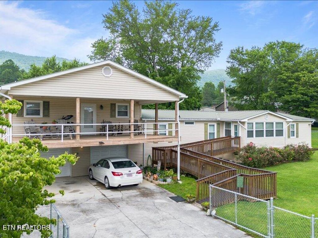 Photo of 205 Ellison Rd, LaFollette, TN 37766 (MLS # 1305350)
