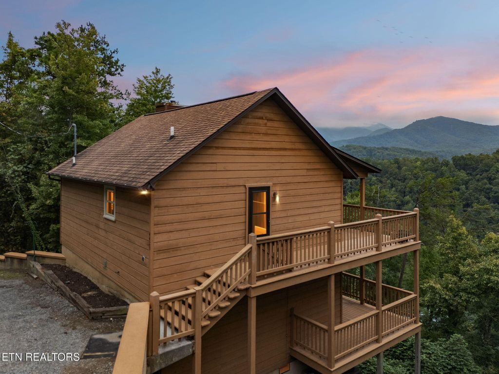 Photo of 4429 New Pioneer Tr, Pigeon Forge, TN 37863 (MLS # 1316644)