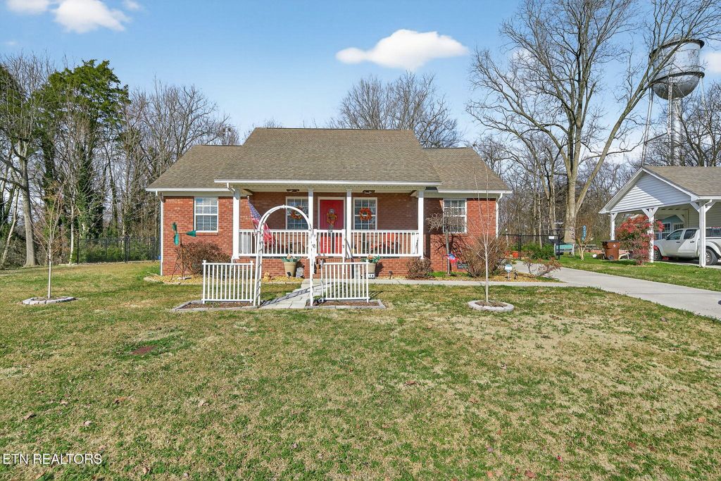Photo of 314 W Walnut St, Madisonville, TN 37354 (MLS # 1326268)