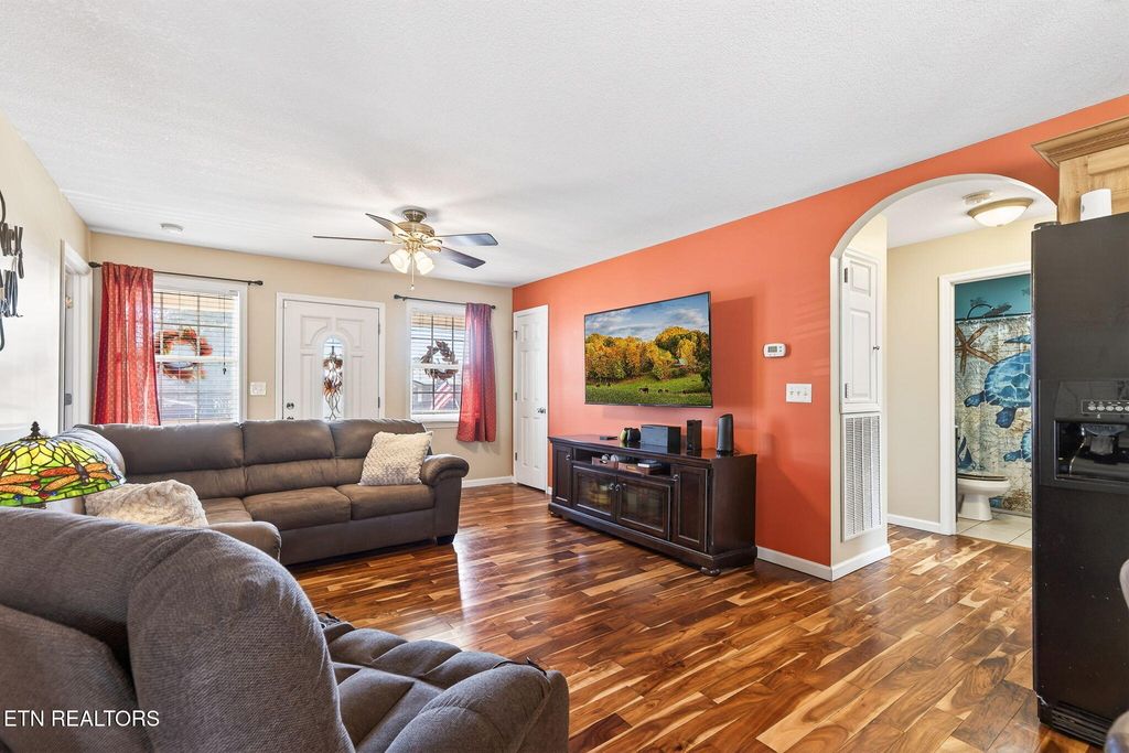 Photo of 314 W Walnut St, Madisonville, TN 37354 (MLS # 1326268)