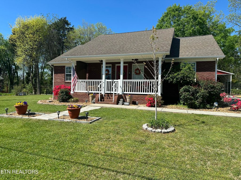 Photo of 314 W Walnut St, Madisonville, TN 37354 (MLS # 1326268)