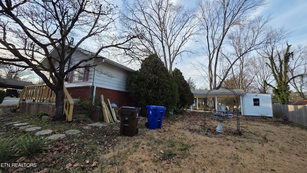 Photo of 109 Thornton Rd, Oak Ridge, TN 37830 (MLS # 1325817)