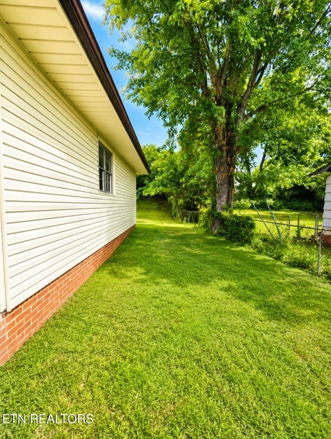 Tiny photo for 1932 Eastern Ave, Morristown, TN 37813 (MLS # 1347174)