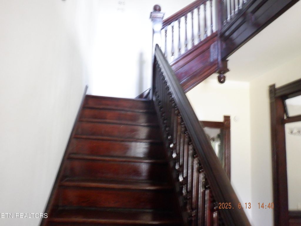 Photo of 400 S Chamberlain Ave, Rockwood, TN 37854 (MLS # 1306686)