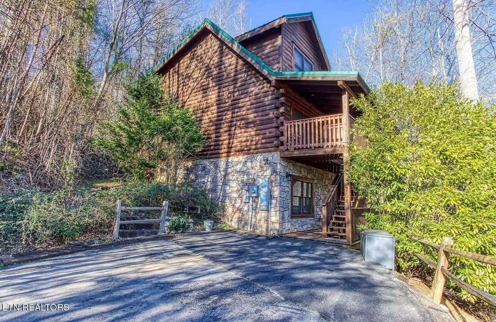 Photo of 704 Yona Trail Way, Gatlinburg, TN 37738 (MLS # 1304027)