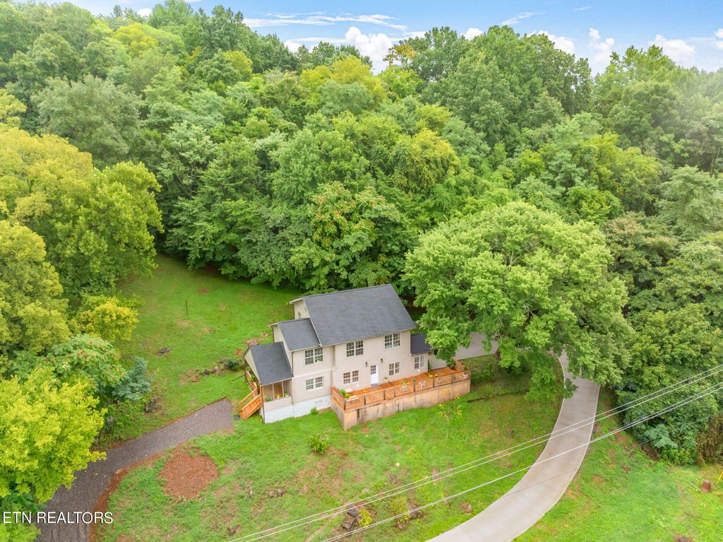 Photo of 3070 Dug Gap Rd, Louisville, TN 37777 (MLS # 1275200)