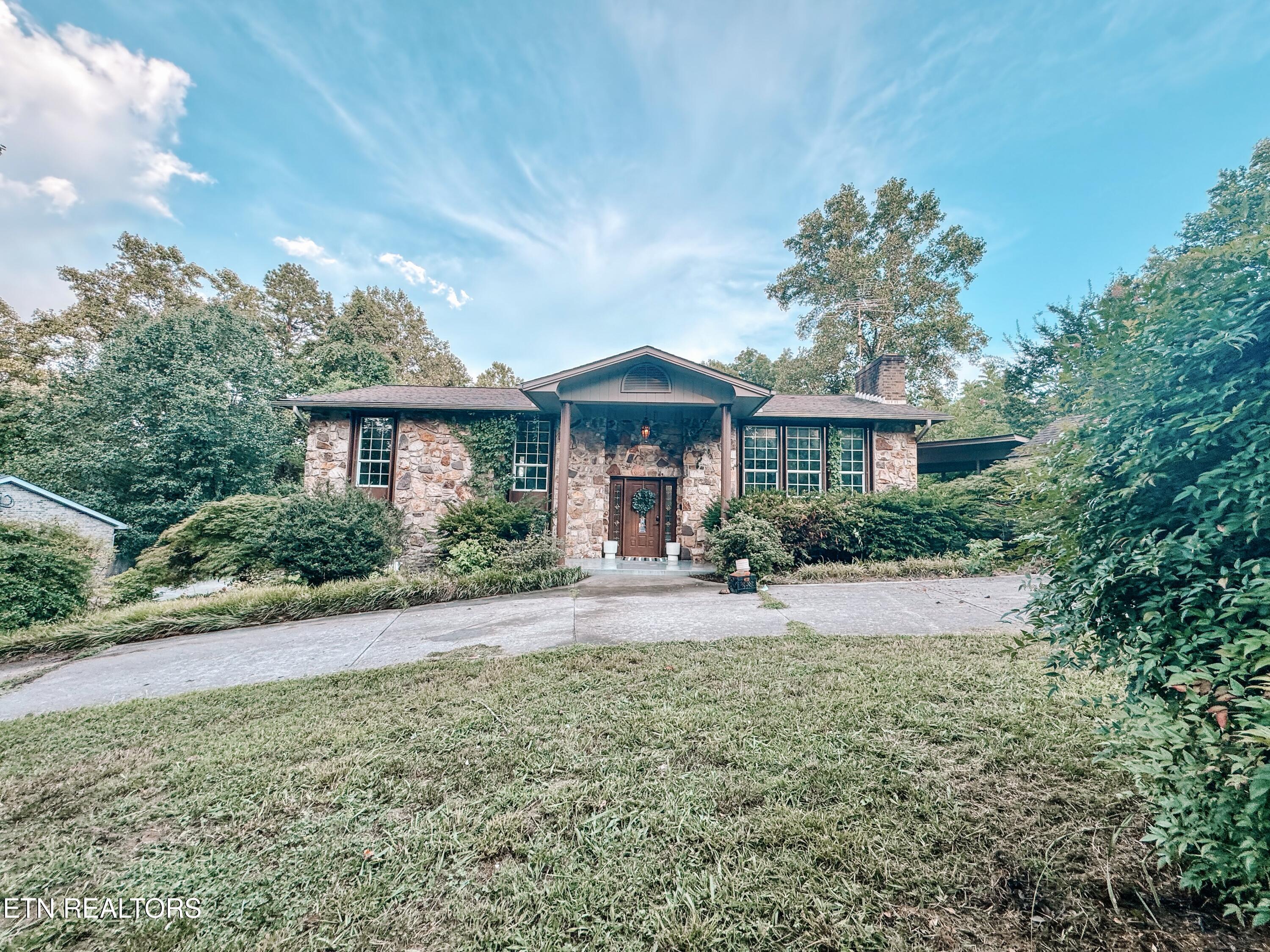 3332 Shagbark Rd