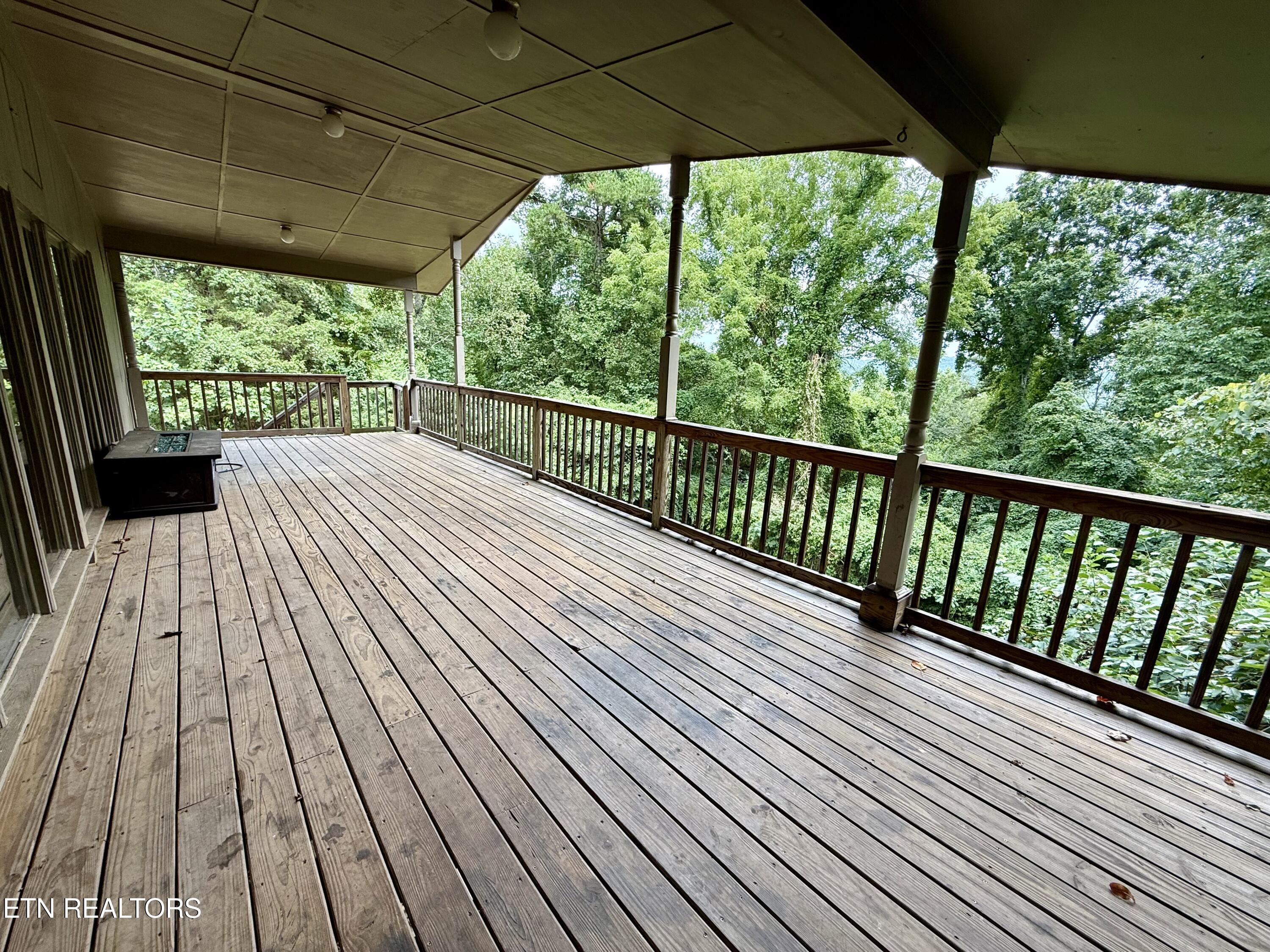 3332 Shagbark Rd