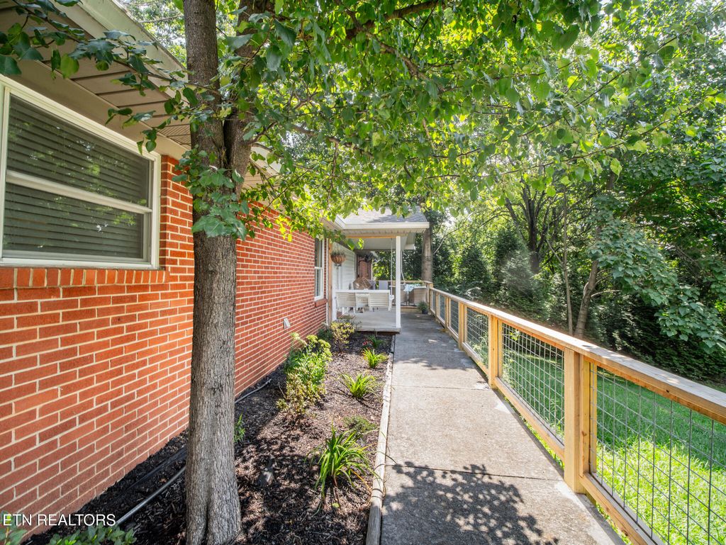 Photo of 109 Cole Way, Louisville, TN 37777 (MLS # 1328737)