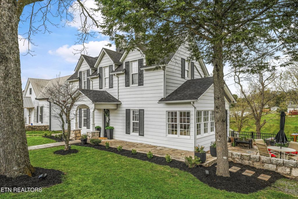 Photo of 115 N Farnum St, Friendsville, TN 37737 (MLS # 1333401)