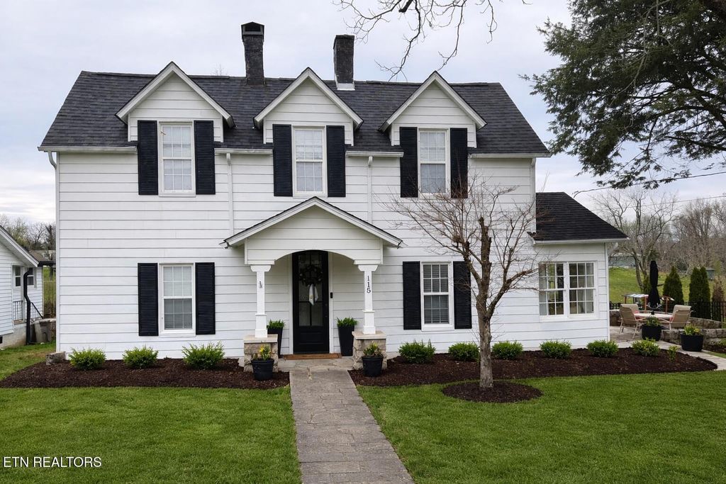 Photo of 115 N Farnum St, Friendsville, TN 37737 (MLS # 1333401)