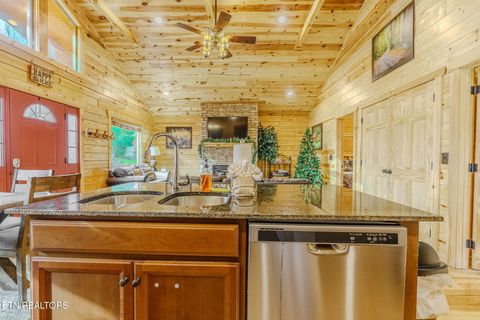 Tiny photo for 221 Forrest Loop Way, Gatlinburg, TN 37738 (MLS # 1326204)