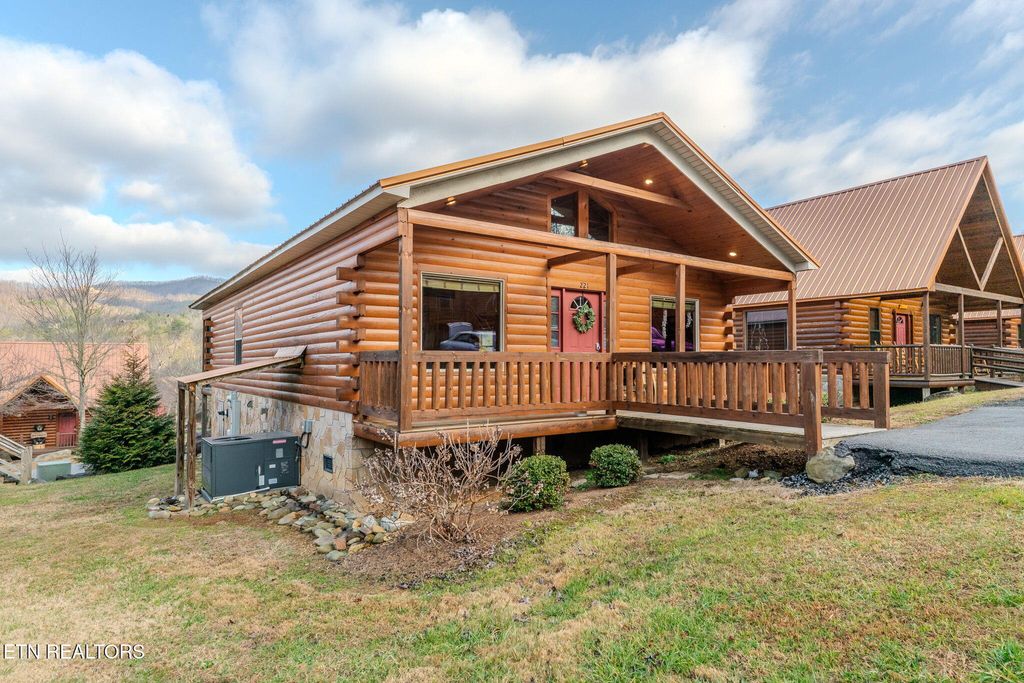Photo of 221 Forrest Loop Way, Gatlinburg, TN 37738 (MLS # 1326204)