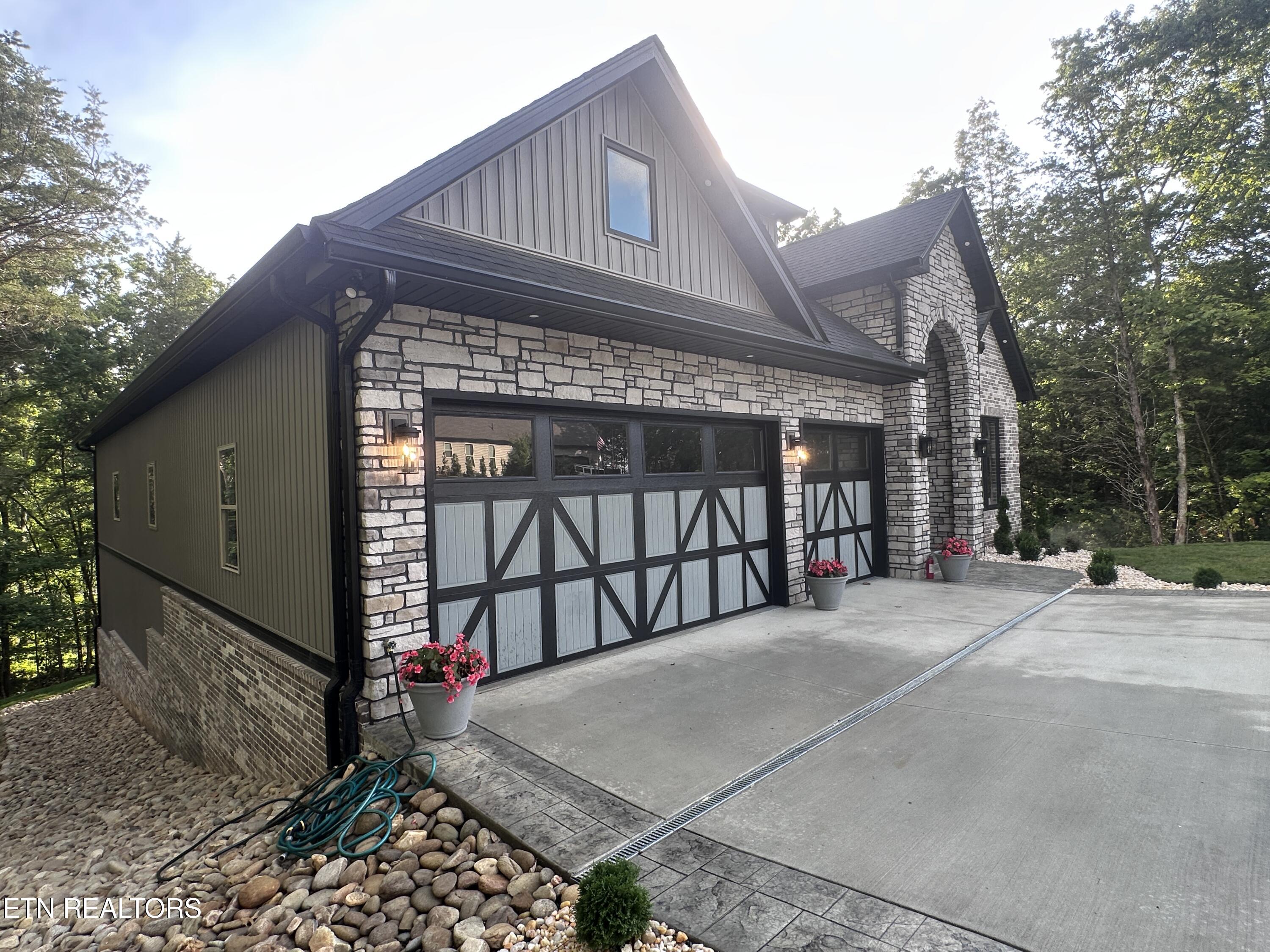 104 Noya Lane