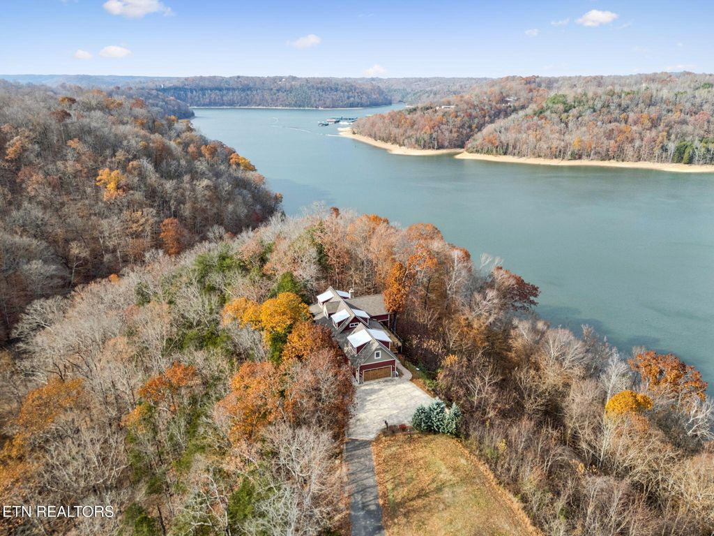 Photo of 2070 Holly Bend Drive, Byrdstown, TN 38549 (MLS # 1322808)