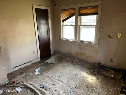 Tiny photo for 314 Ben Hur Ave, Knoxville, TN 37915 (MLS # 1324256)