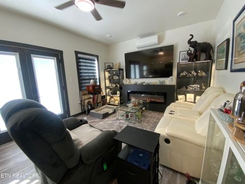 Tiny photo for 325 7Th St, Rocky Top, TN 37769 (MLS # 1328255)