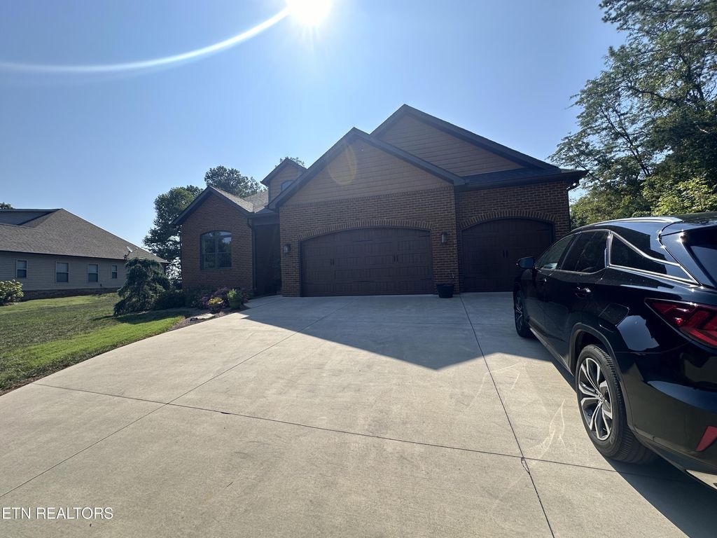 Photo of 305 Southshore Drive, Greenback, TN 37742 (MLS # 1275234)