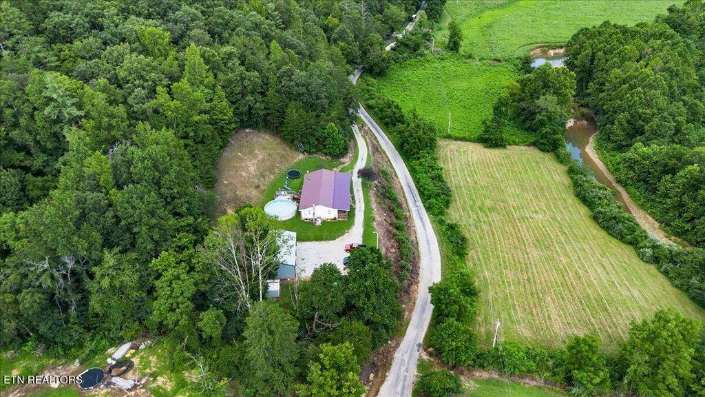 Photo of 1976 Smoky Creek Rd, Huntsville, TN 37756 (MLS # 1311515)