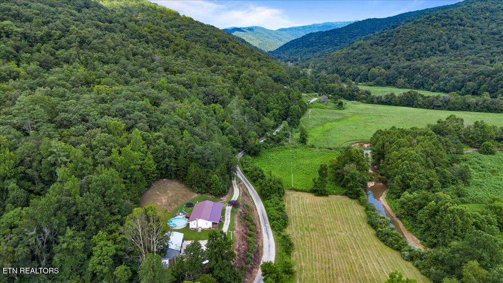 Photo of 1976 Smoky Creek Rd, Huntsville, TN 37756 (MLS # 1311515)