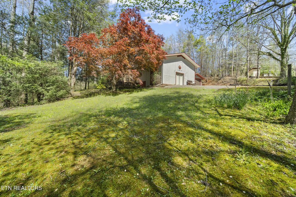 Photo of 1615 Upper Middle Creek Rd, Sevierville, TN 37876 (MLS # 1324325)
