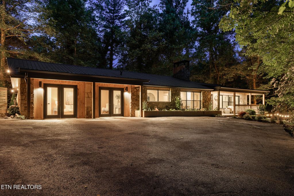 Photo of 1008 Glades Rd, Gatlinburg, TN 37738 (MLS # 1300541)