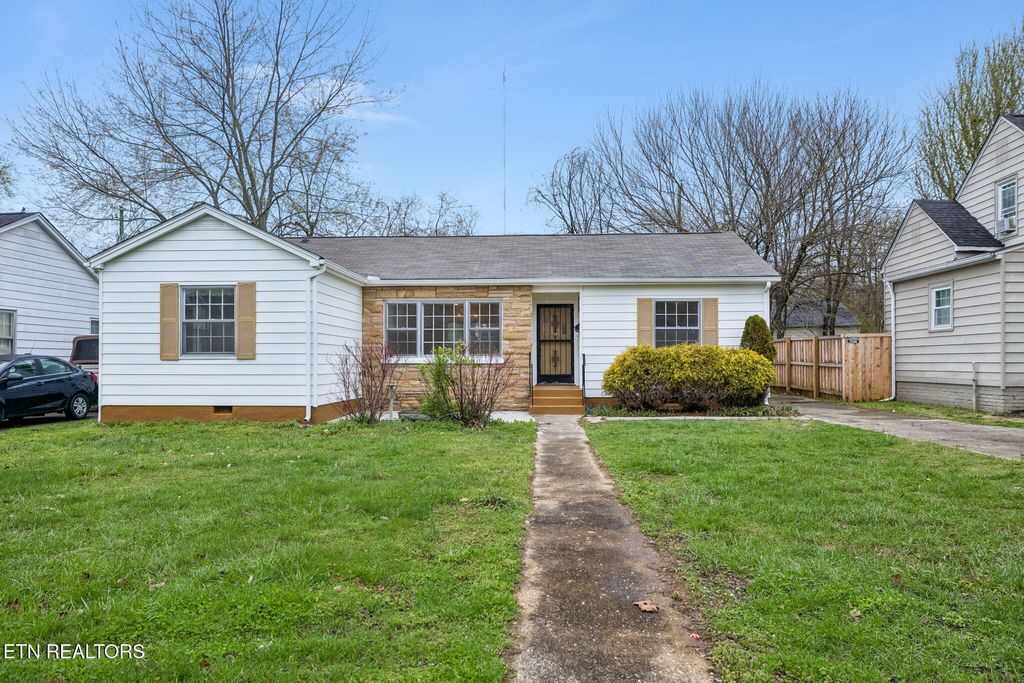 Photo of 1617 Fairmont Blvd, Knoxville, TN 37917 (MLS # 1333072)