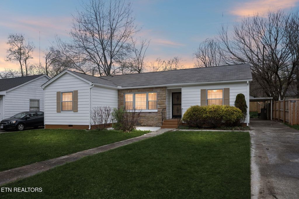 Photo of 1617 Fairmont Blvd, Knoxville, TN 37917 (MLS # 1333072)