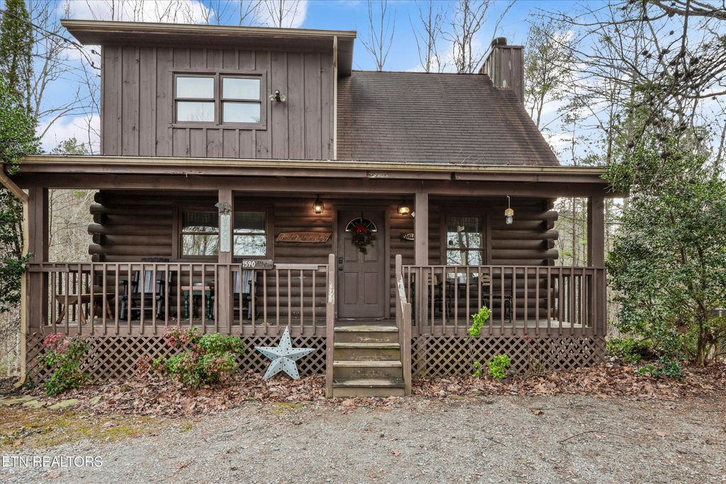 Photo of 1590 Sky View Drive, Sevierville, TN 37876 (MLS # 1326517)