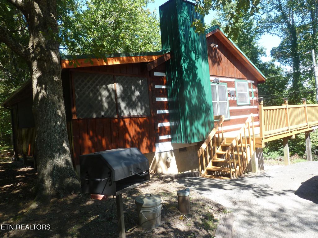 Photo of 1510 Ridgecrest Drive, Sevierville, TN 37876 (MLS # 1314441)