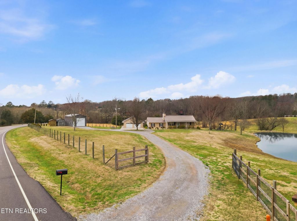 Photo of 5626 Hines Valley Rd, Lenoir City, TN 37771 (MLS # 1330716)