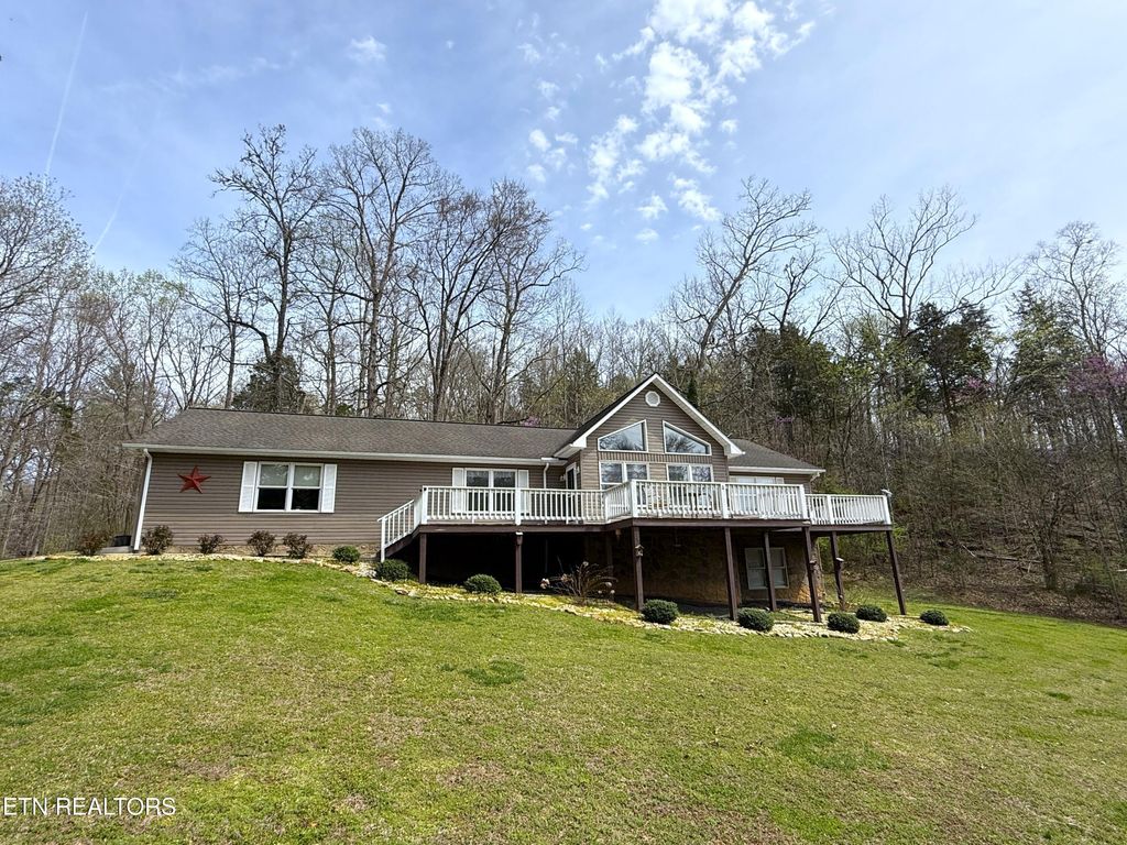 Photo of 1038 Autumn Leaf Drive, Newport, TN 37821 (MLS # 1295820)