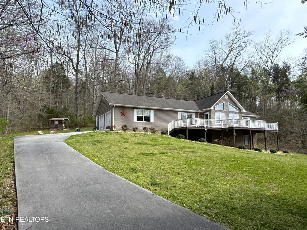 Photo of 1038 Autumn Leaf Drive, Newport, TN 37821 (MLS # 1295820)