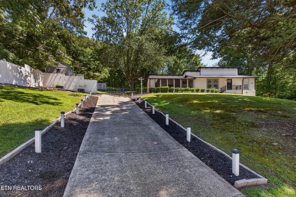 Photo of 718 Hathburn Drive, Rockwood, TN 37854 (MLS # 1351370)