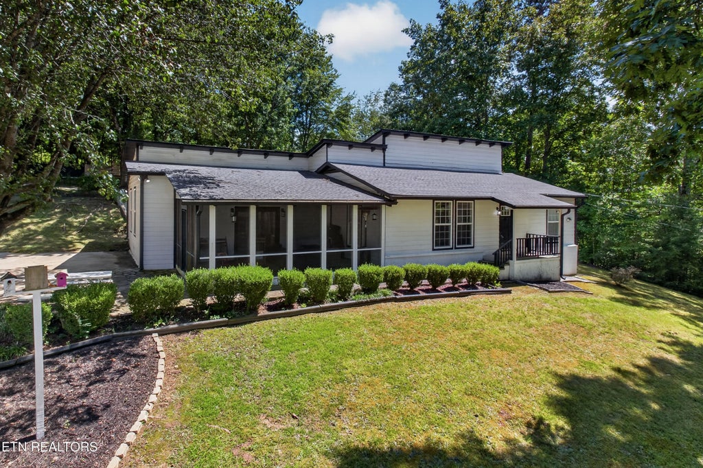 Photo of 718 Hathburn Drive, Rockwood, TN 37854 (MLS # 1351370)
