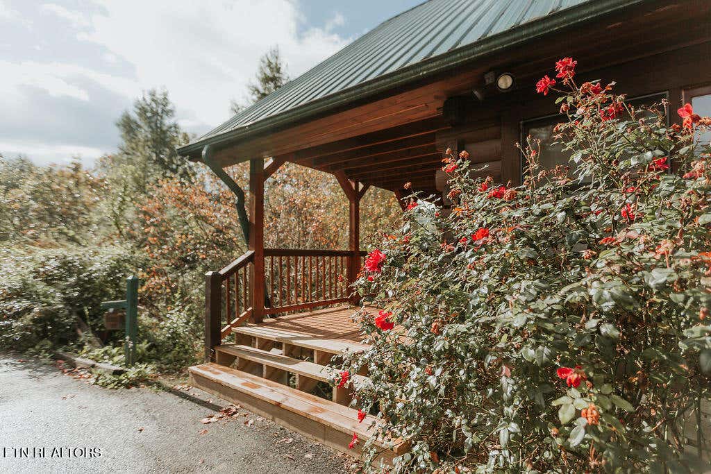 Photo of 322 Brown Wren Way, Gatlinburg, TN 37738 (MLS # 1345648)