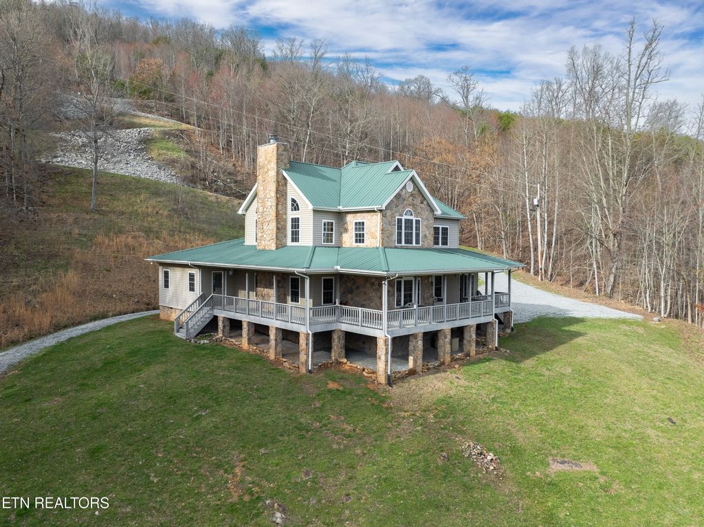 Photo of 2223 Chimney Rock Rd, New Tazewell, TN 37825 (MLS # 1255233)
