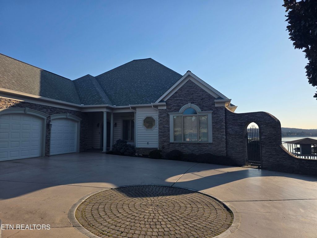 Photo of 202 Coyatee Cove, Loudon, TN 37774 (MLS # 1328863)