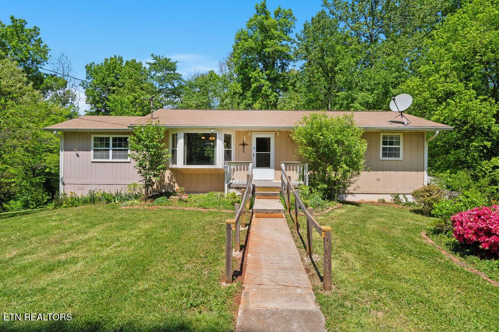 Photo of 2135 Belt Rd, Knoxville, TN 37920 (MLS # 1337706)