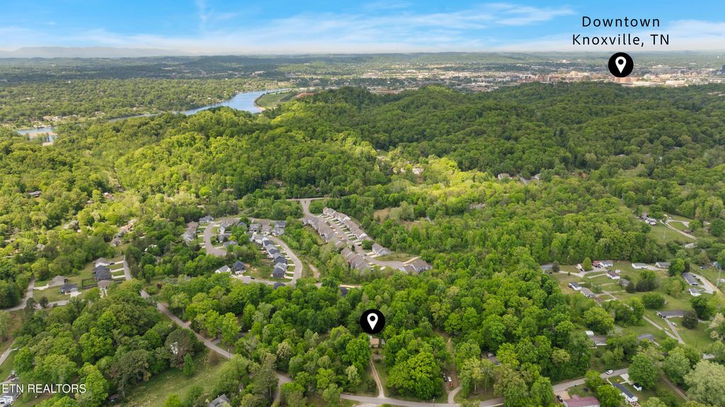 Photo of 2135 Belt Rd, Knoxville, TN 37920 (MLS # 1337706)