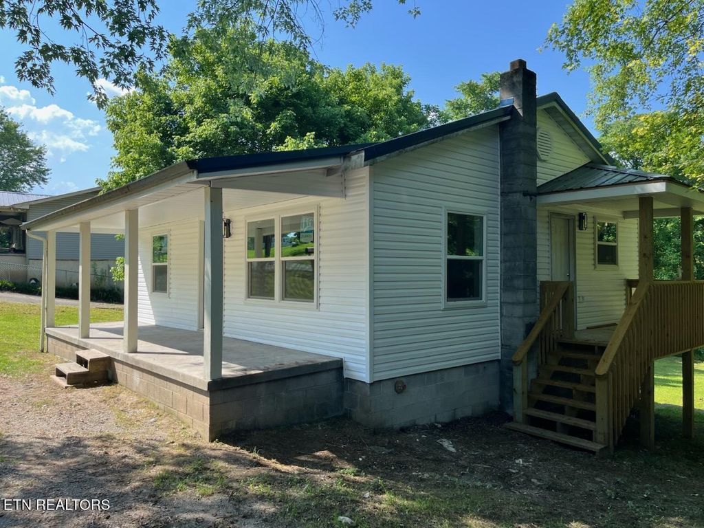 Photo of 913 S Cumberland Ave, LaFollette, TN 37766 (MLS # 1305966)
