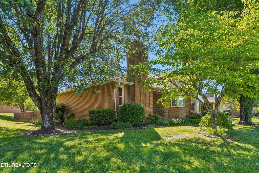 Photo of 7005 Hunters Tr, Knoxville, TN 37921 (MLS # 1337856)