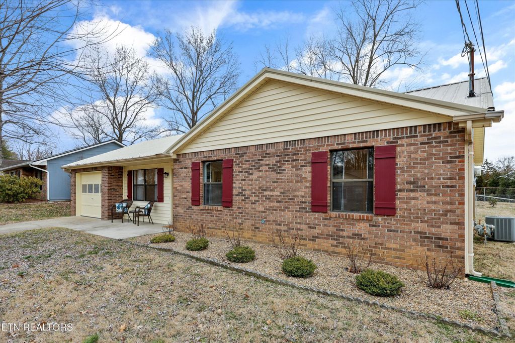 Photo of 1709 Sundrop Drive, Knoxville, TN 37921 (MLS # 1326844)