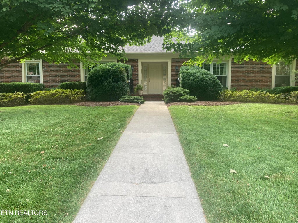 Photo of 725 Kempton Rd, Knoxville, TN 37909 (MLS # 1345914)