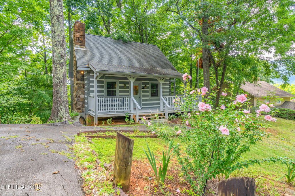 Photo of 536 Deer Path Lane, Gatlinburg, TN 37738 (MLS # 1313791)