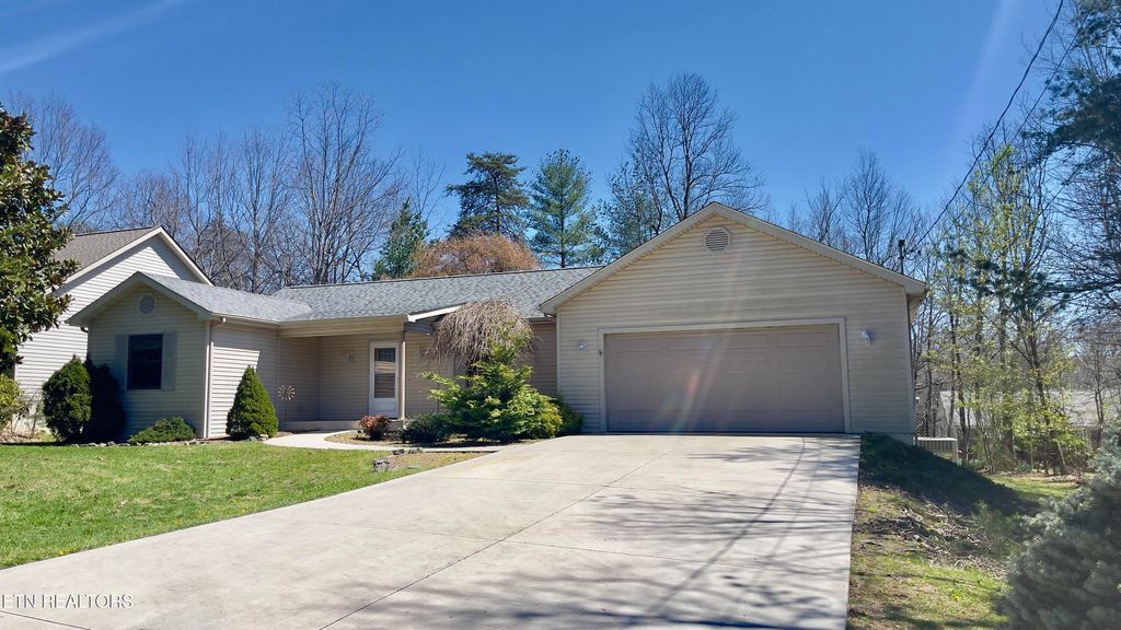 Photo of 125 Fairhaven Drive, Crossville, TN 38558 (MLS # 1305036)