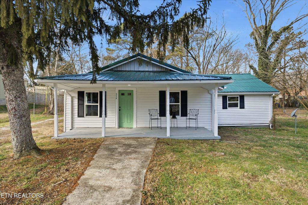 Photo of 514 Russell Ave, Harriman, TN 37748 (MLS # 1327368)