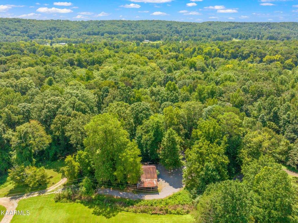 Photo of 147 Stubbs Rd, Oliver Springs, TN 37840 (MLS # 1237468)