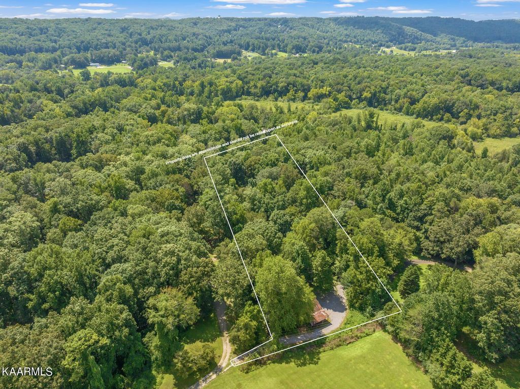 Photo of 147 Stubbs Rd, Oliver Springs, TN 37840 (MLS # 1237468)