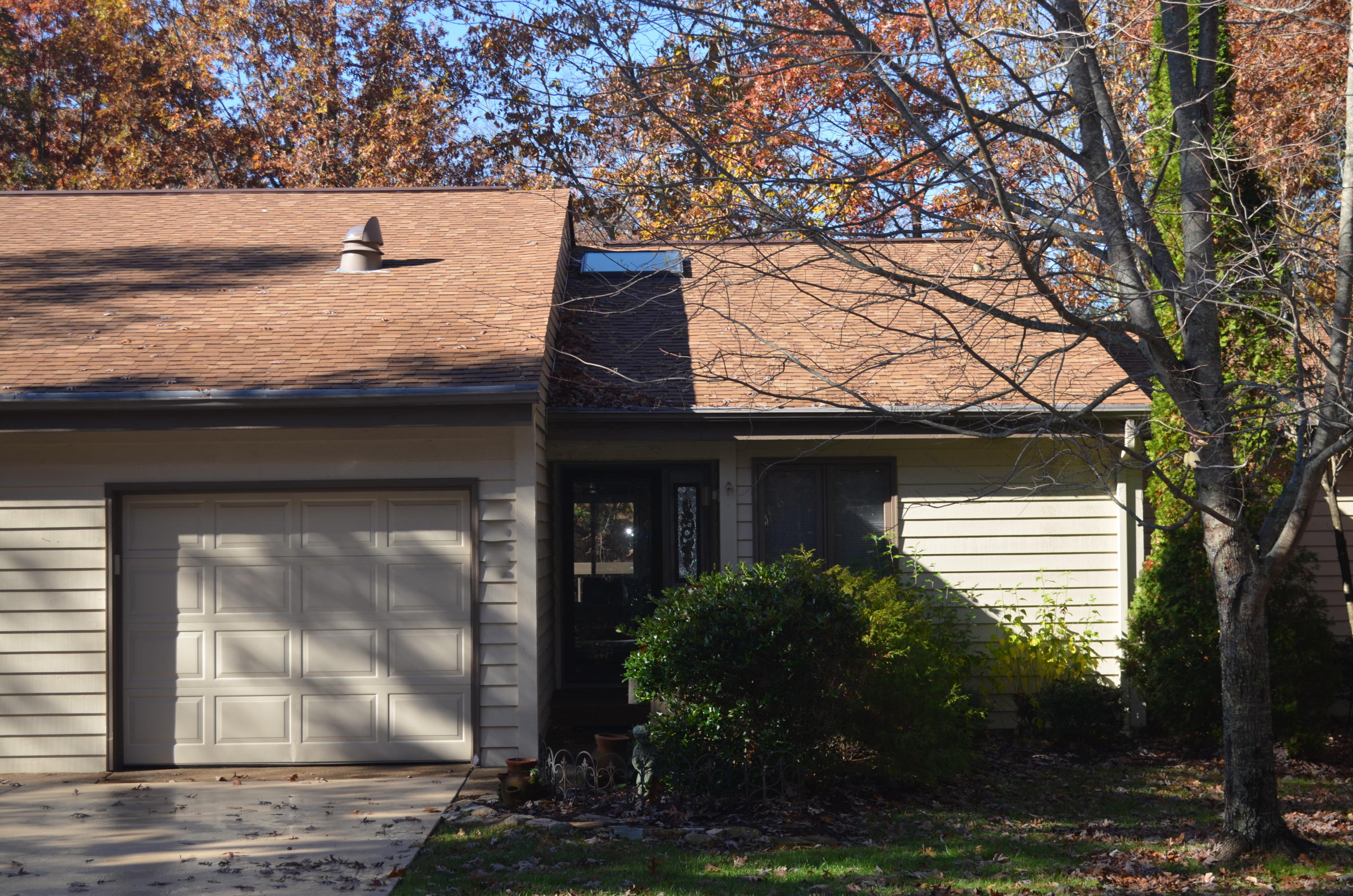 Photo 1 of 33 — 322 Lake Catherine Circle, Crossville, TN 38558